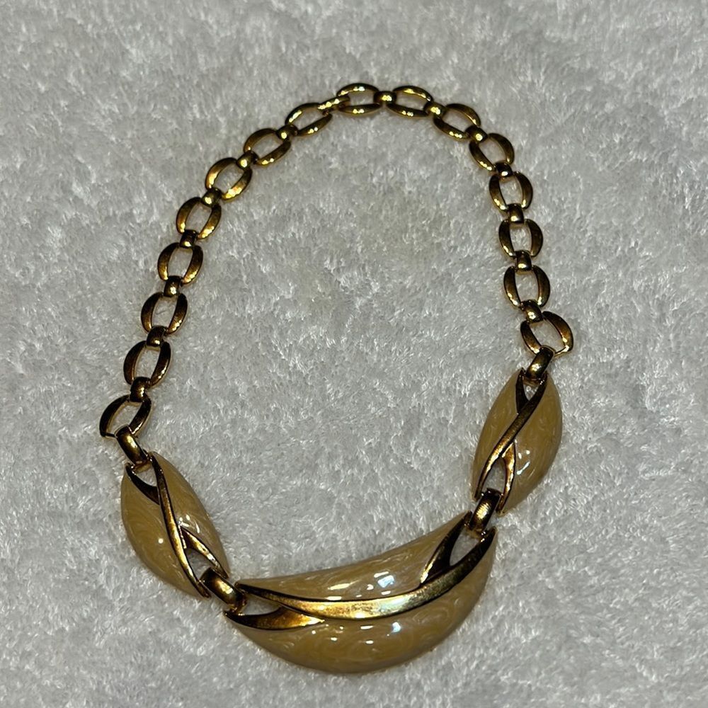 Napier Vintage Cream Enamel Fold Tone Necklace
